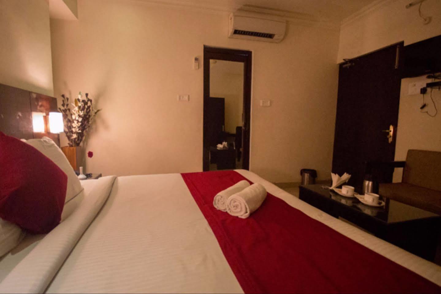 Anr Hotels Lucknow Bagian luar foto