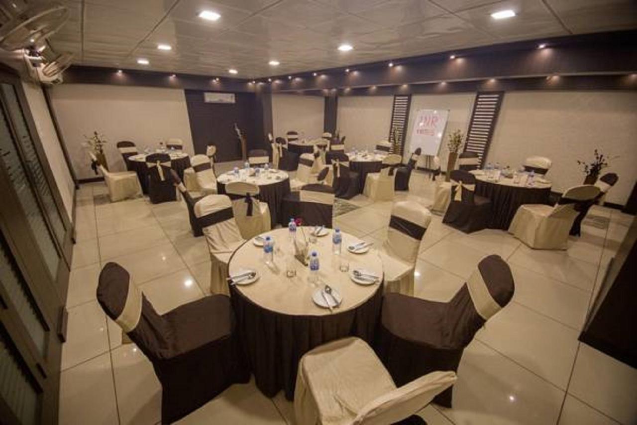 Anr Hotels Lucknow Bagian luar foto