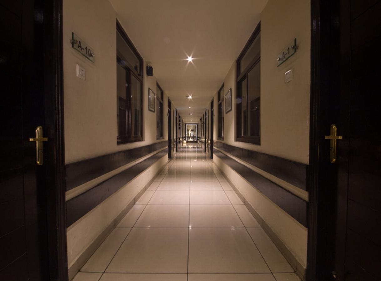 Anr Hotels Lucknow Bagian luar foto