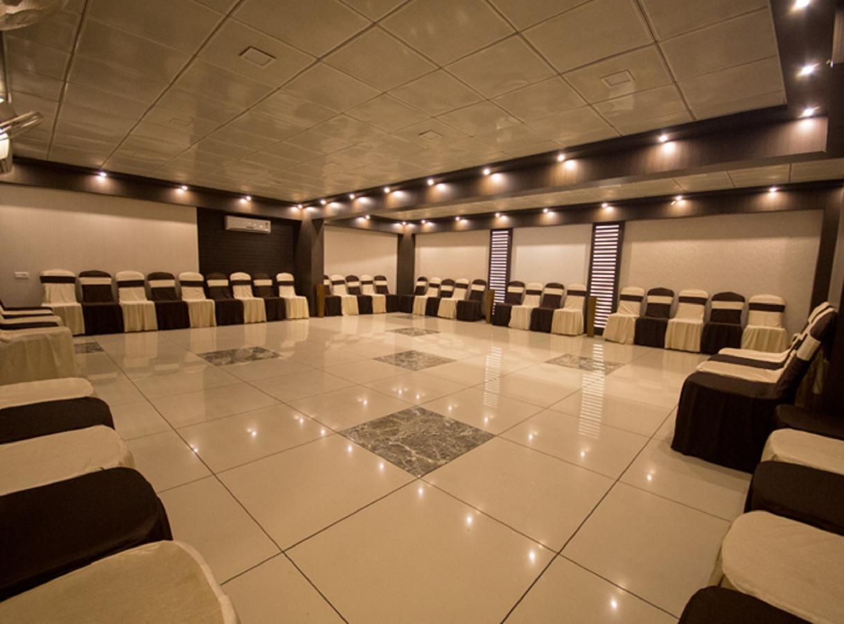 Anr Hotels Lucknow Bagian luar foto